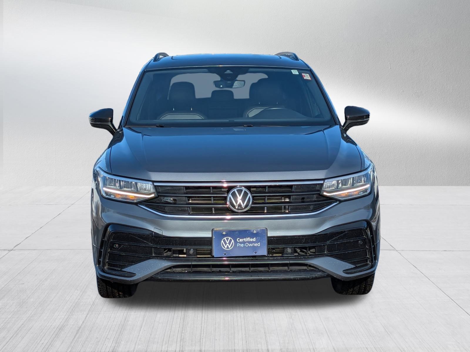 Used 2022 Volkswagen Tiguan SE R-Line image 2