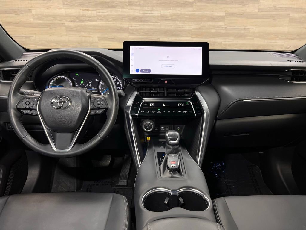 Used 2024 Toyota Venza XLE AWD/4WD image 2