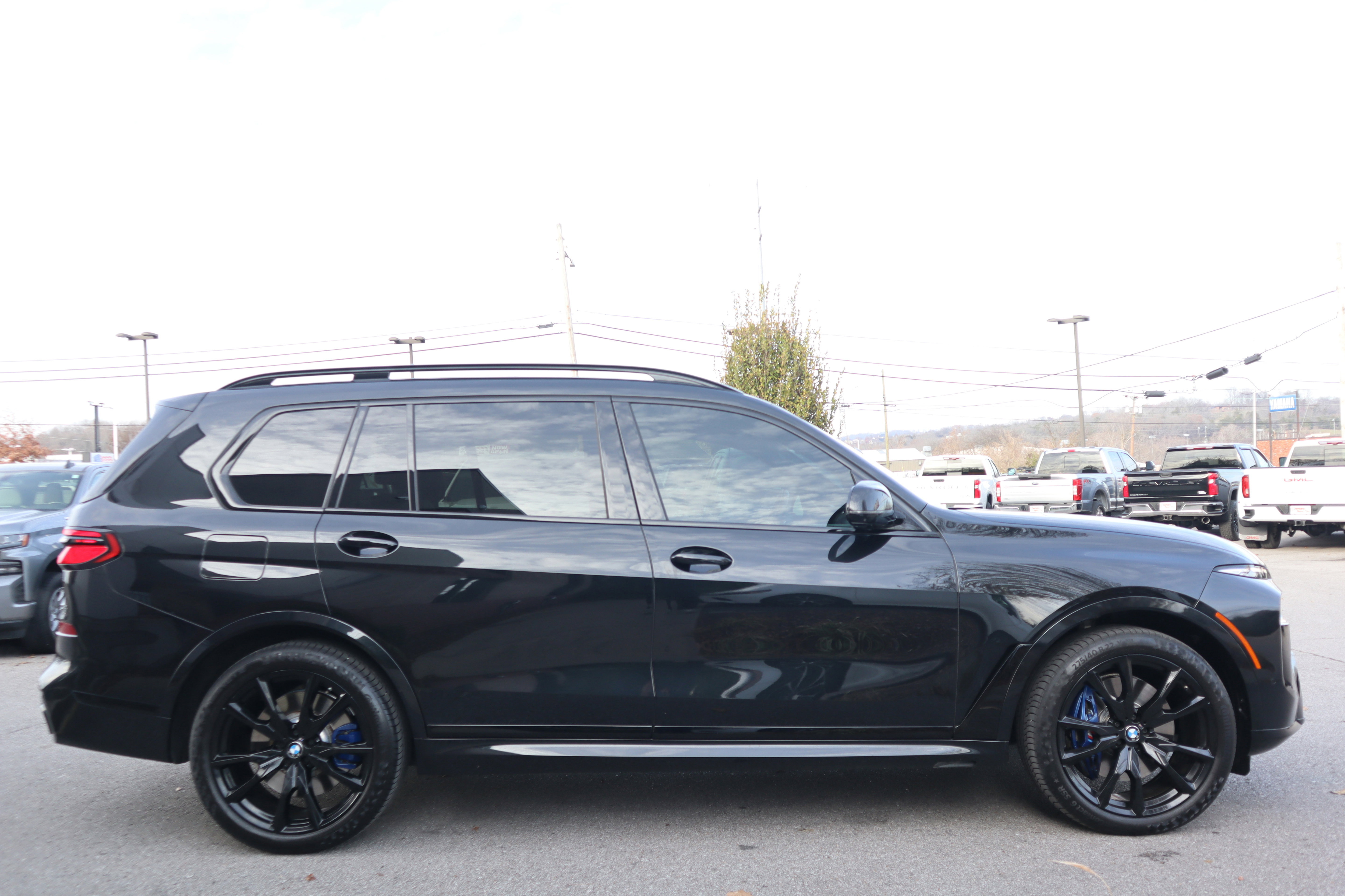 Used 2023 BMW X7 M60i w/ Executive Package image 6