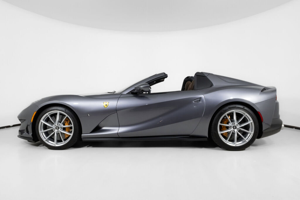 Used 2021 Ferrari 812 GTS image 3