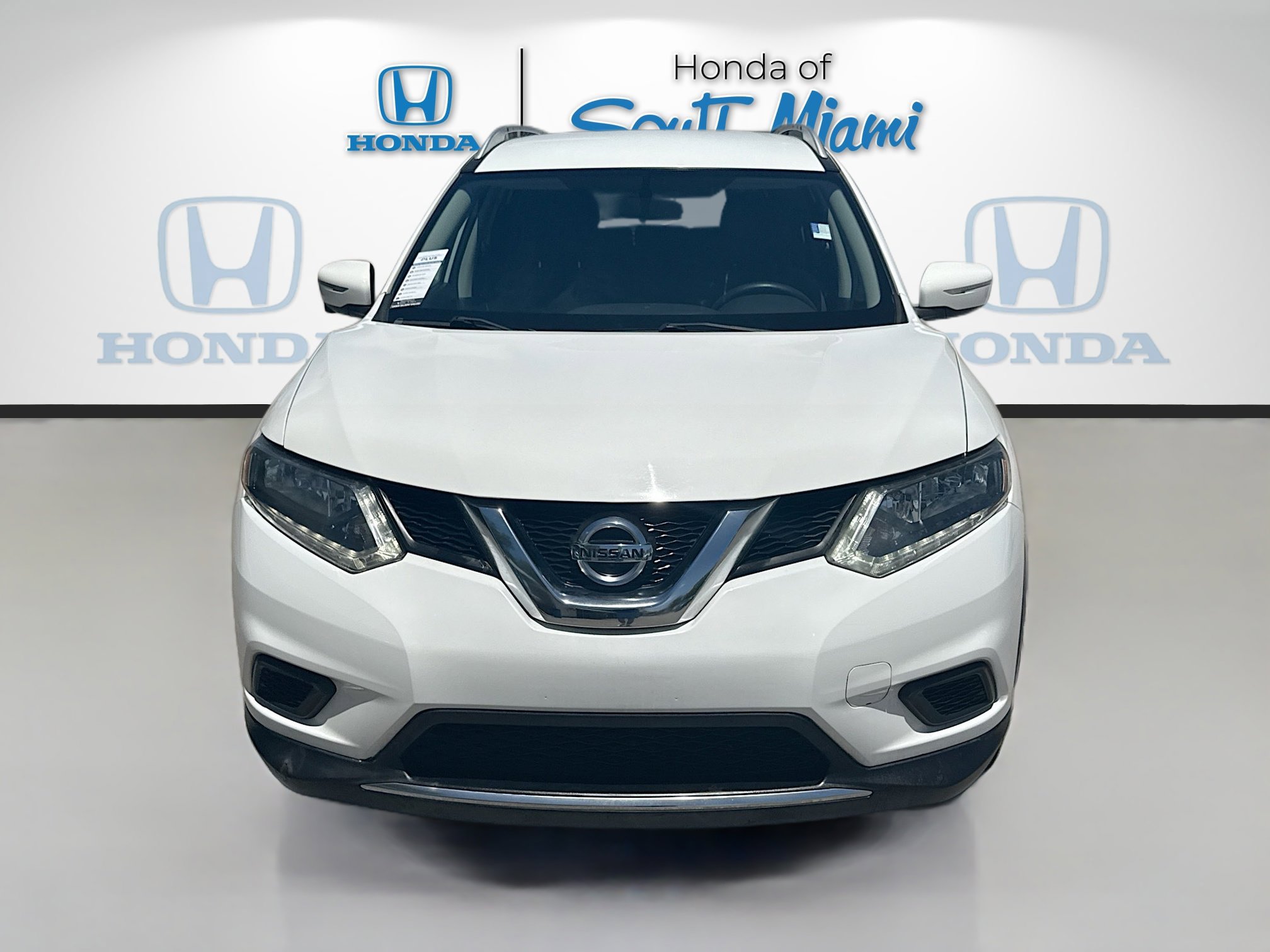Used 2015 Nissan Rogue SV w/ SV Premium Package image 2