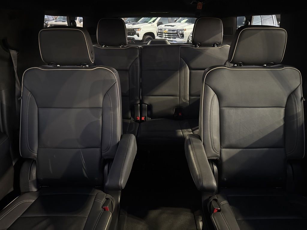 Used 2023 Chevrolet Suburban Premier image 15