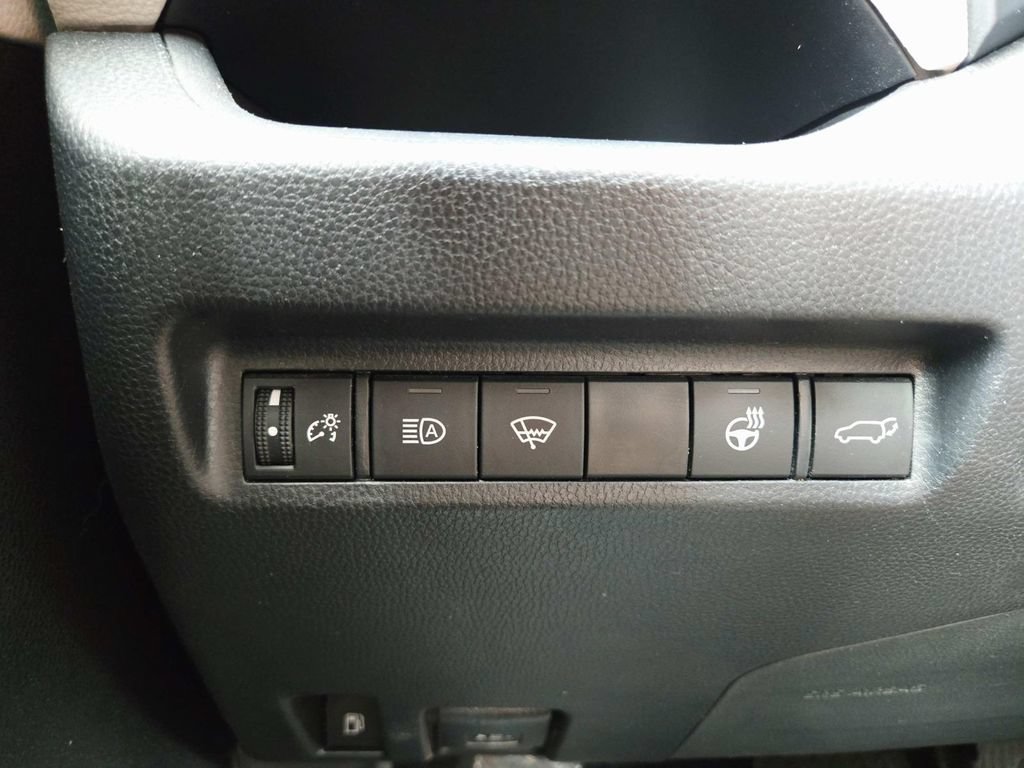 Used 2022 Toyota RAV4 XLE Premium AWD/4WD image 31