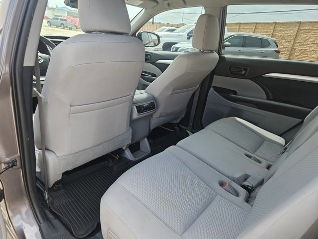 Used 2019 Toyota Highlander LE image 11