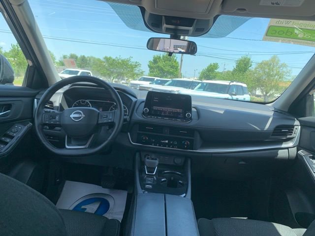 Used 2025 Nissan Rogue SV image 24