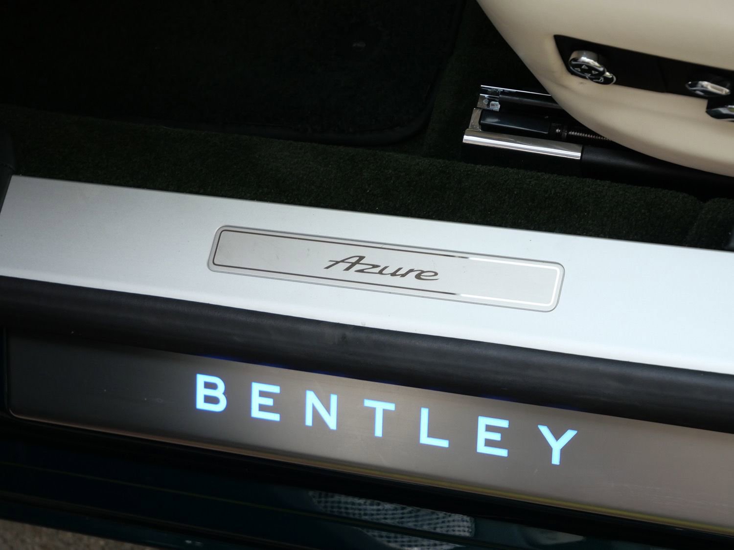 Used 2024 Bentley Flying Spur Azure image 18