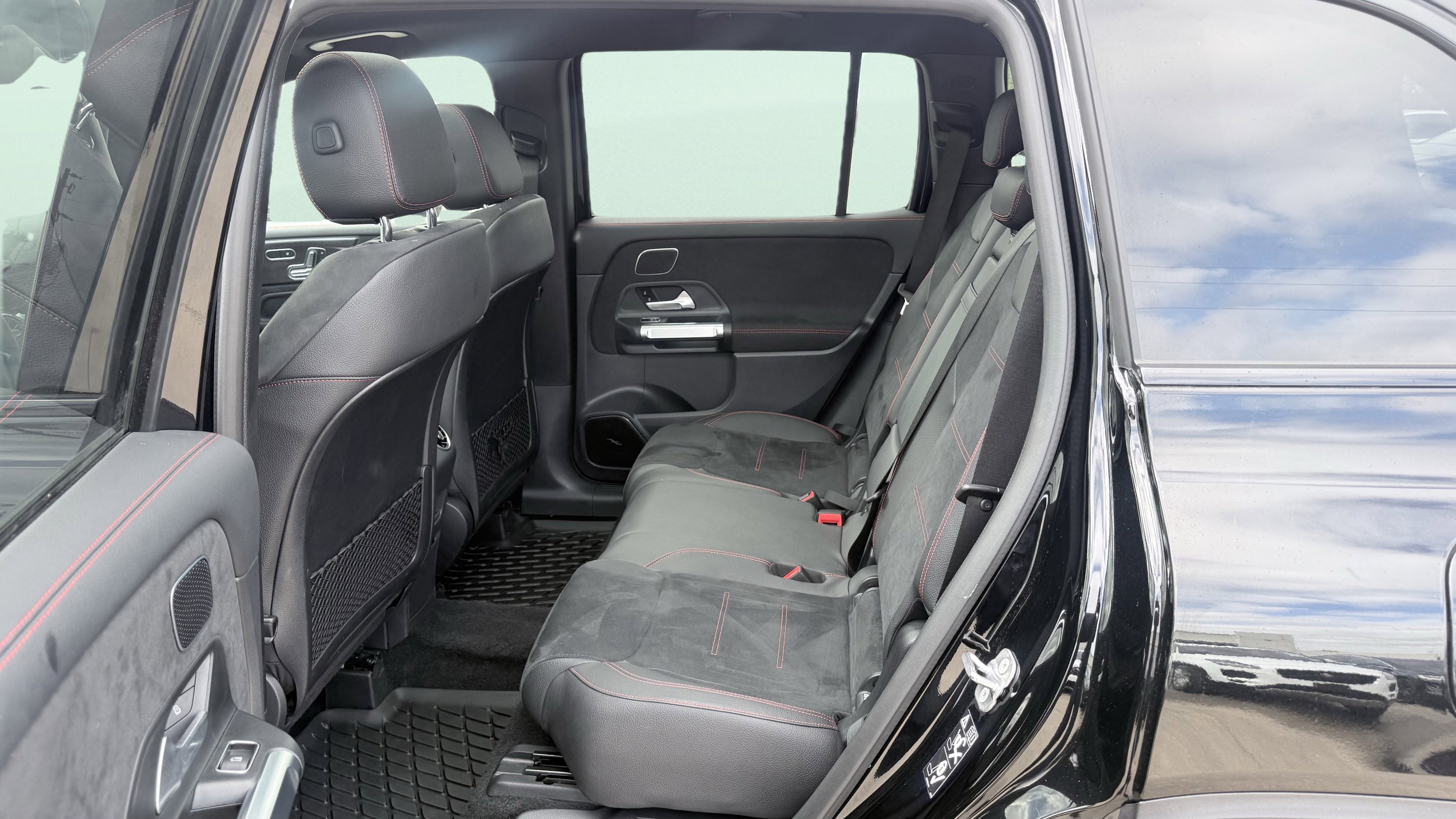 Used 2024 Mercedes-Benz GLB 250 image 31