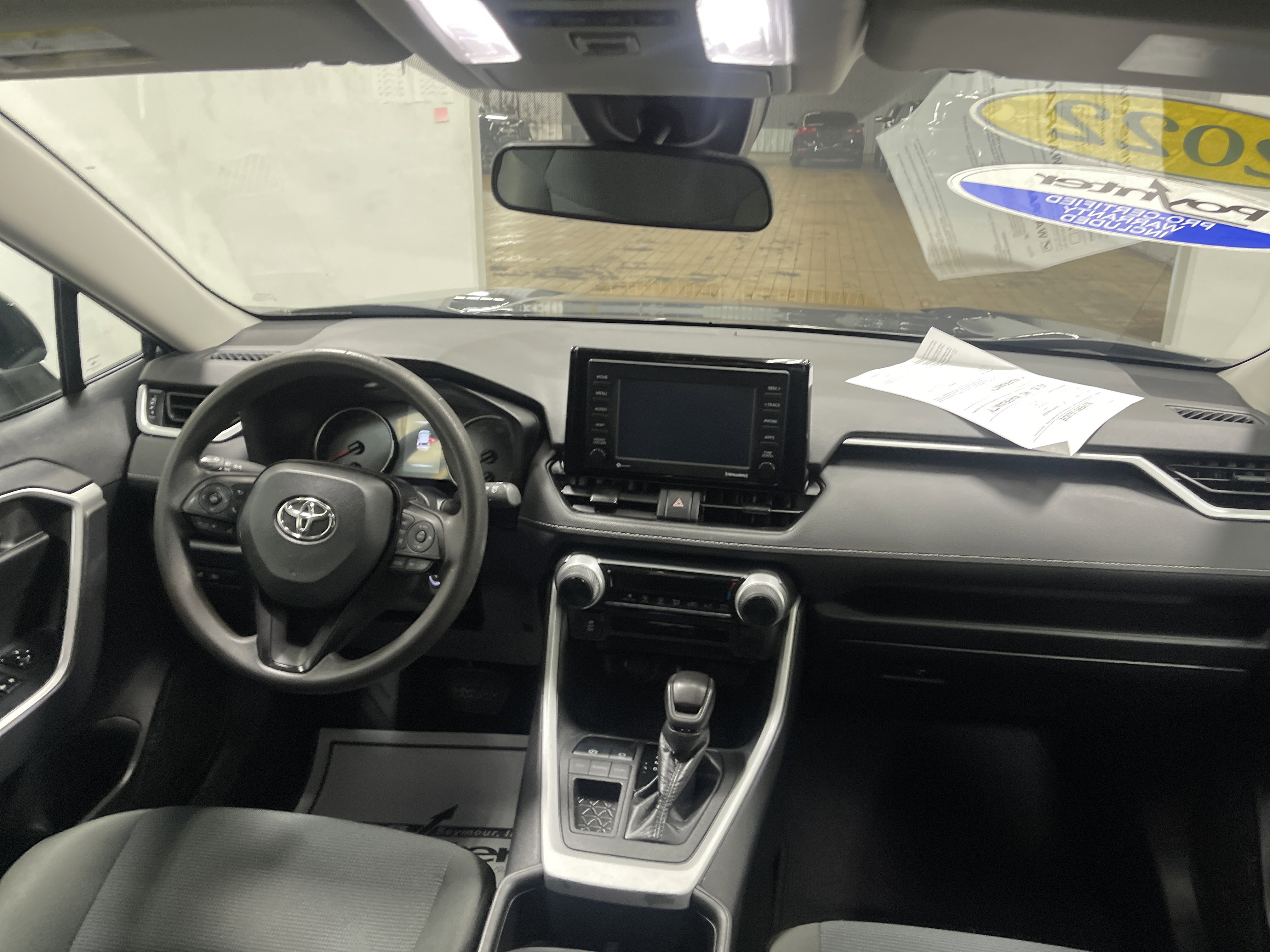 Used 2022 Toyota RAV4 LE image 23