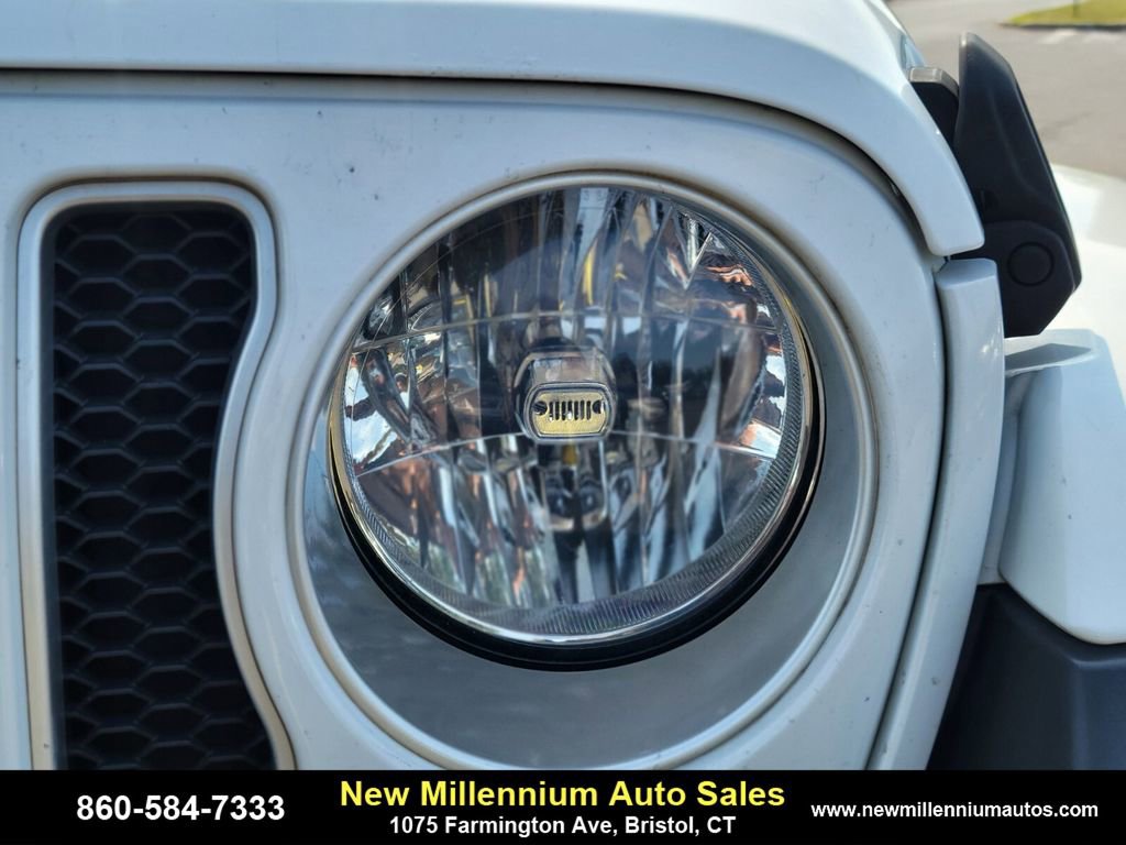 Used 2019 Jeep Wrangler Unlimited Sahara image 9