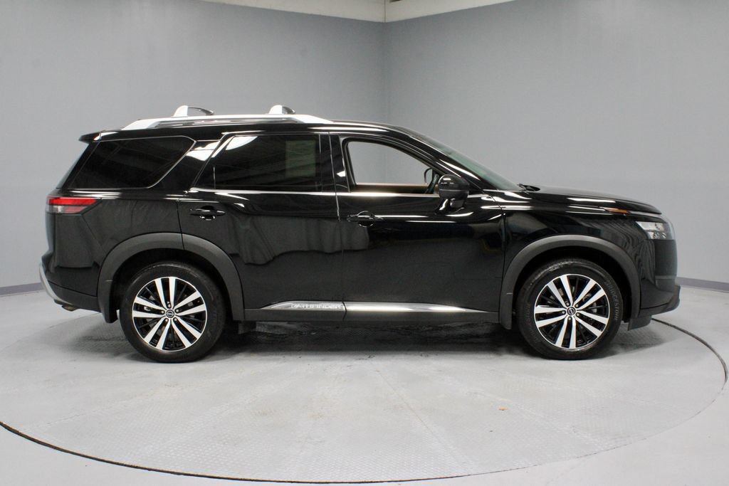 Certified 2025 Nissan Pathfinder Platinum w/ Cargo Package AWD/4WD image 12