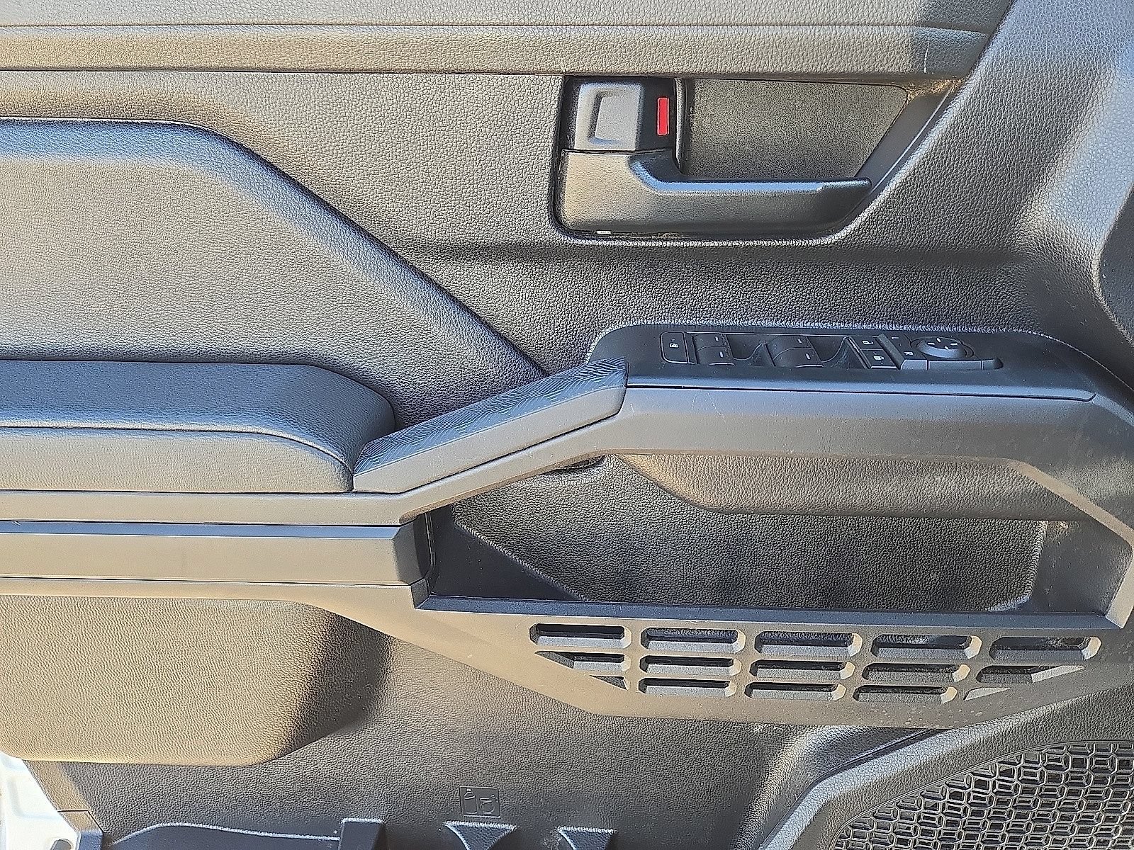 Used 2025 Toyota Tacoma SR AWD/4WD image 18