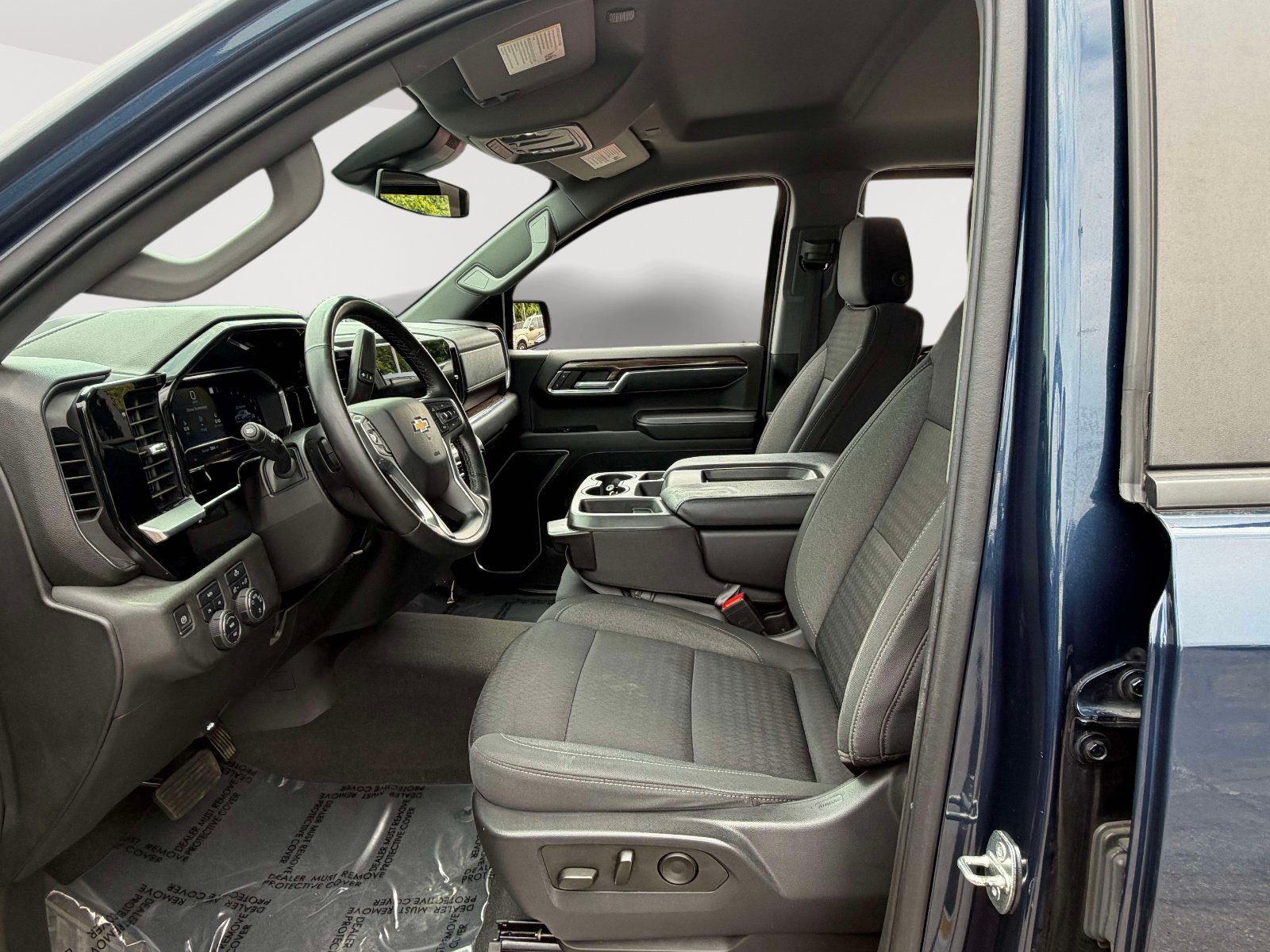 Used 2023 Chevrolet Silverado 1500 LT AWD/4WD image 22