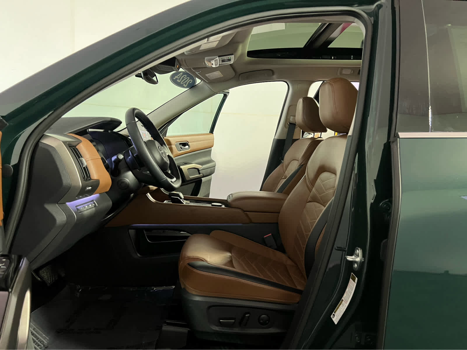 Certified 2024 Nissan Pathfinder Platinum w/ Cargo Package AWD/4WD image 21