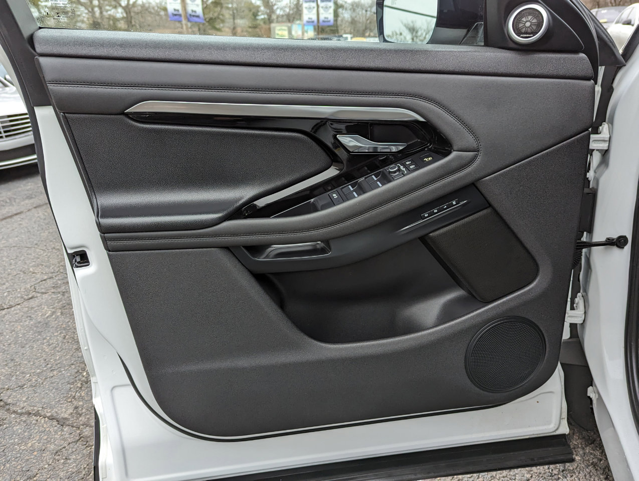 Used 2021 Land Rover Range Rover Evoque S image 11