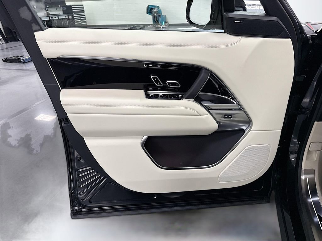 New 2026 Land Rover Range Rover SE image 23