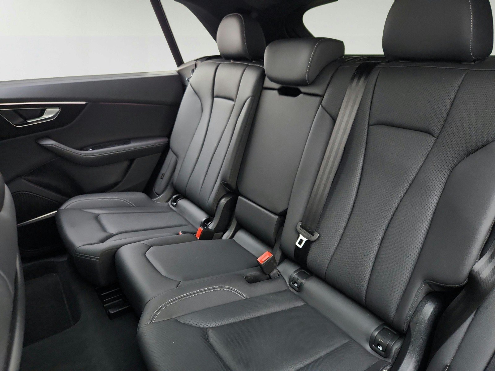 Used 2025 Audi Q8 Premium Plus AWD/4WD image 28