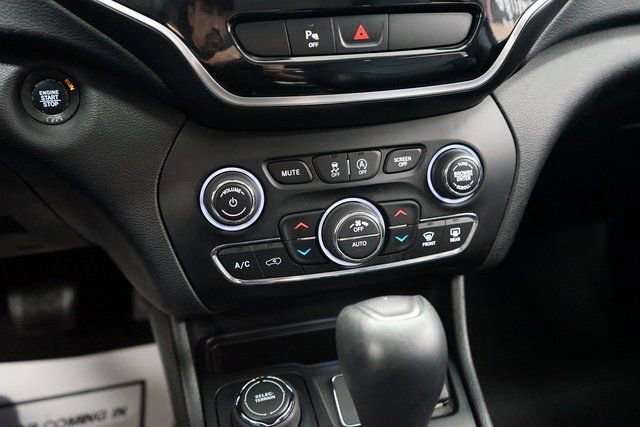 Used 2019 Jeep Cherokee Limited image 37