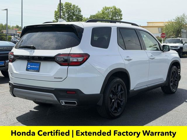 Used 2025 Honda Pilot Touring image 2