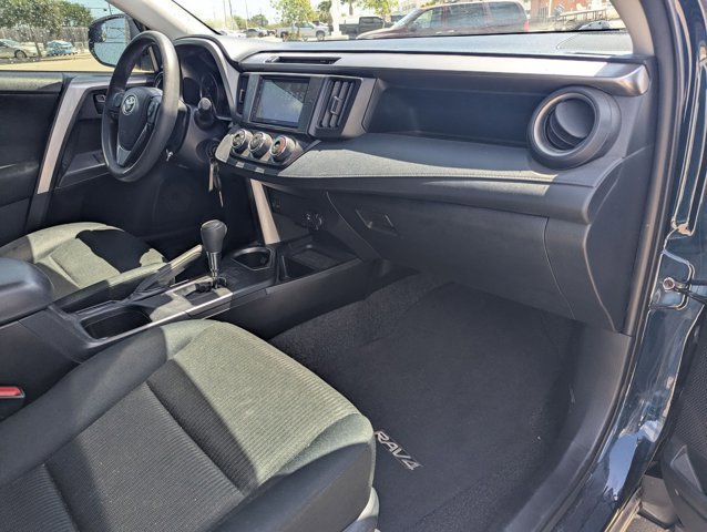 Used 2018 Toyota RAV4 LE FWD image 14