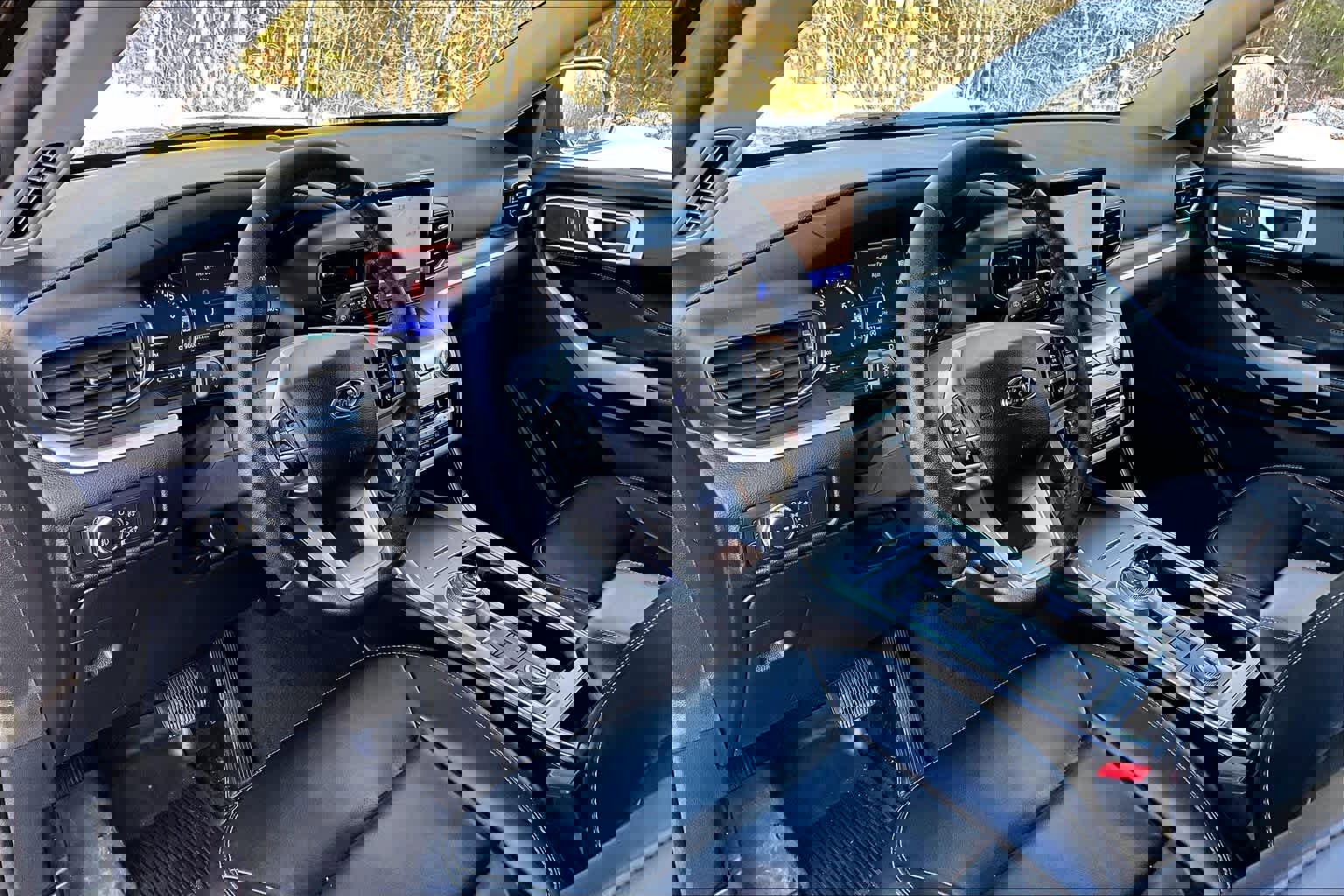 Used 2021 Ford Explorer XLT w/ Equipment Group 202A image 18