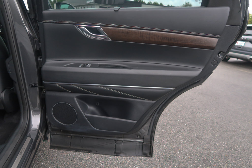 Used 2023 Genesis GV80 2.5T AWD/4WD image 16