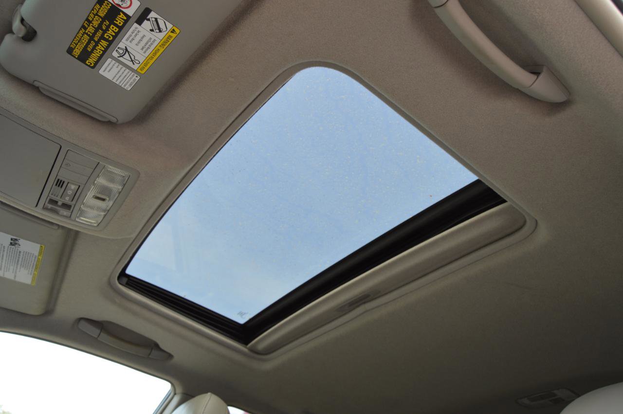 Used 2011 Toyota Highlander SE w/ Tow Pkg AWD/4WD image 8