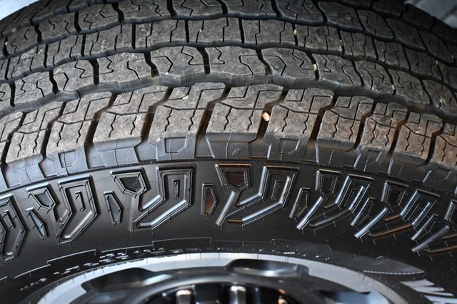 Used 2023 Ford F250 Lariat w/ Tremor Off-Road Package AWD/4WD image 27