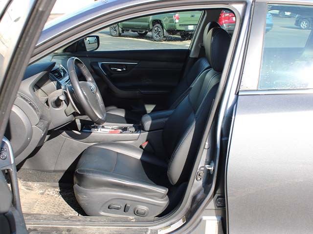 Used 2018 Nissan Altima 2.5 SR w/ SR Midnight Edition FWD image 11
