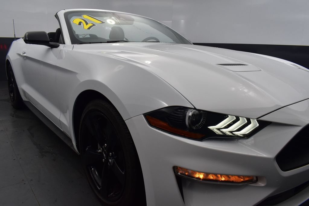 Used 2021 Ford Mustang Convertible w/ Equipment Group 101A RWD image 26
