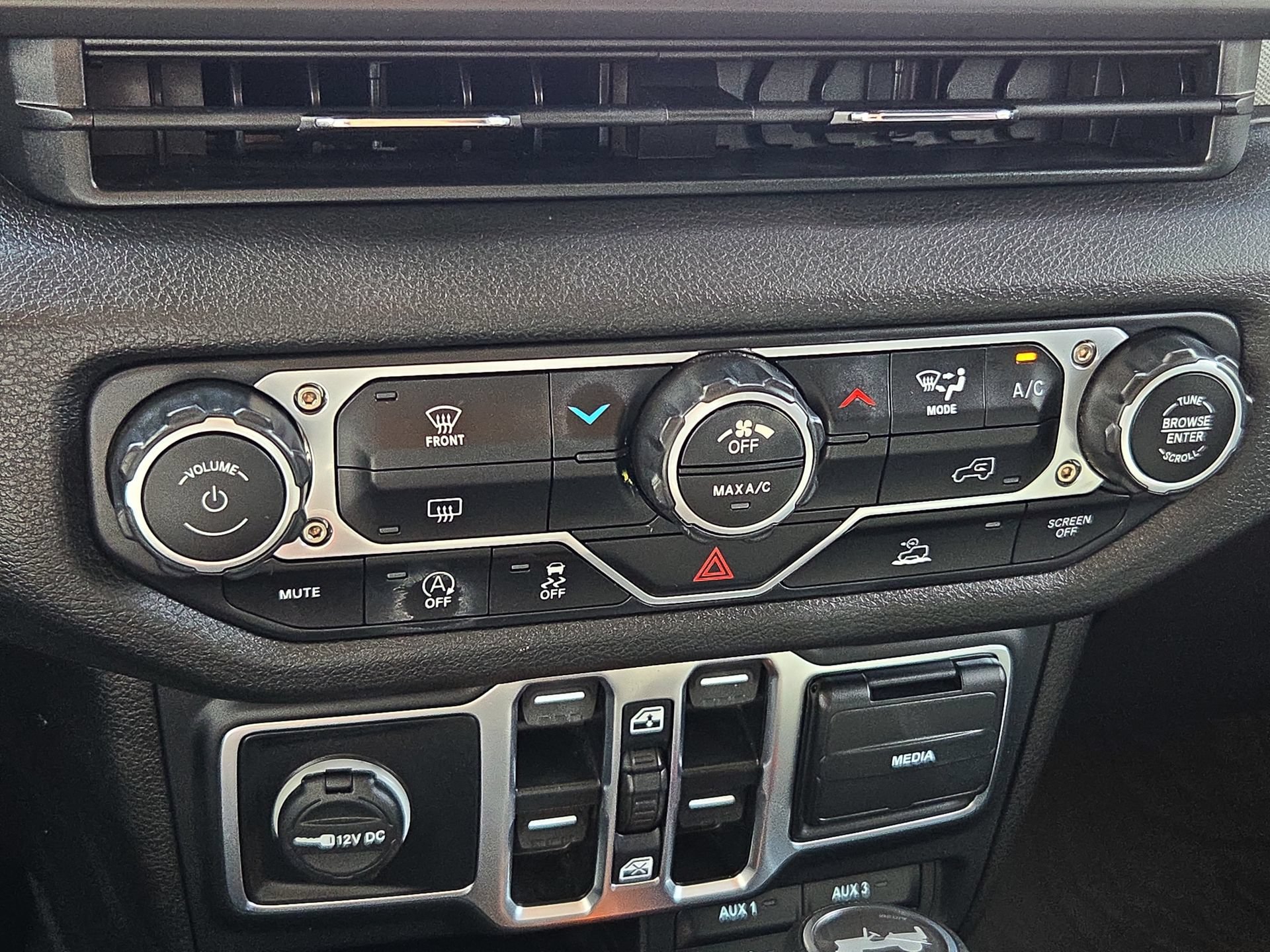 Used 2024 Jeep Wrangler Unlimited Sport AWD/4WD image 16