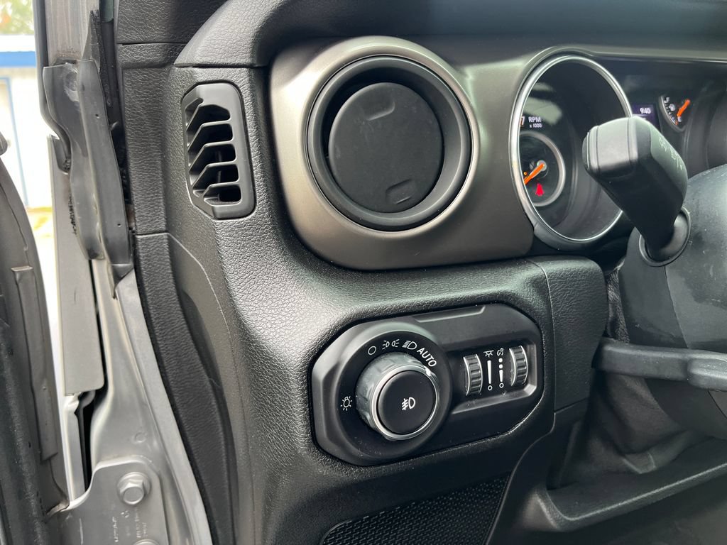 Used 2018 Jeep Wrangler Unlimited Sport S AWD/4WD image 15