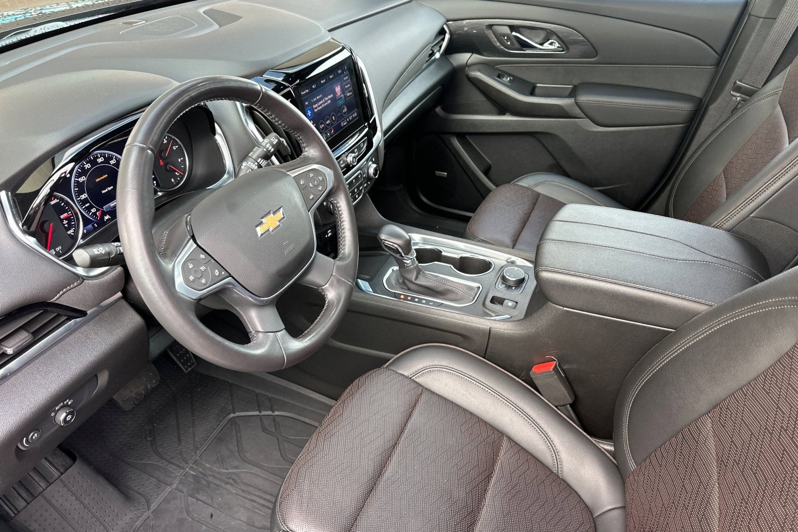 Used 2022 Chevrolet Traverse High Country w/ LPO, Floor Liner Package image 10