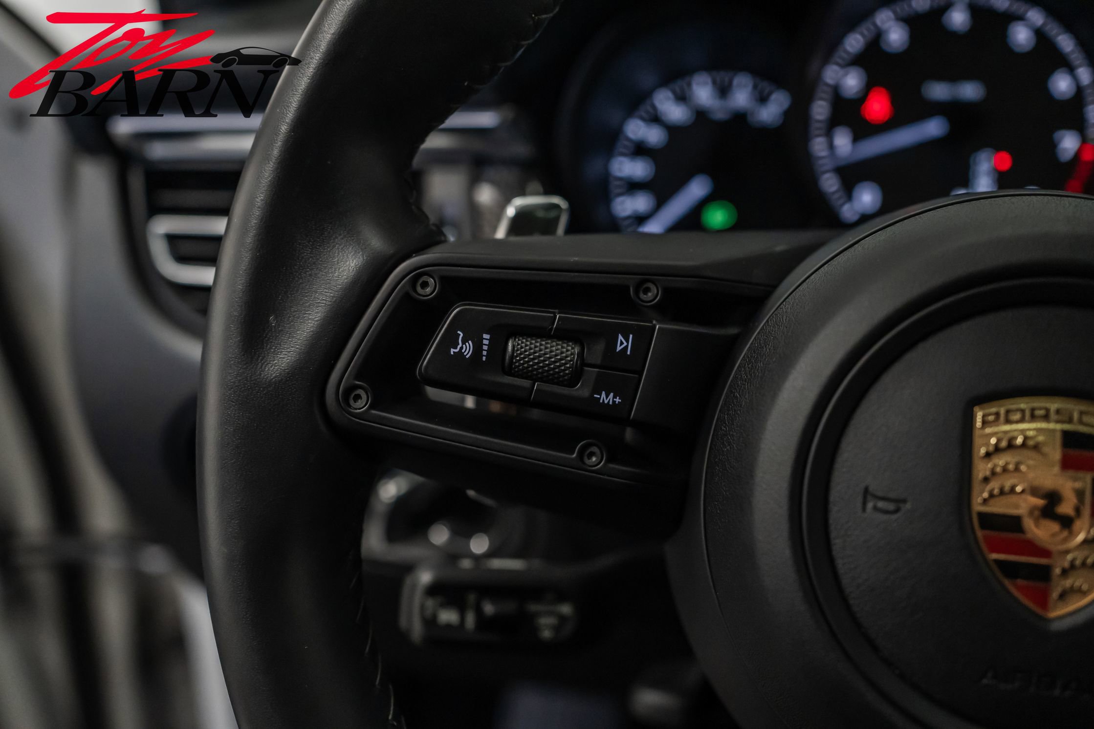 Used 2023 Porsche Macan S image 32