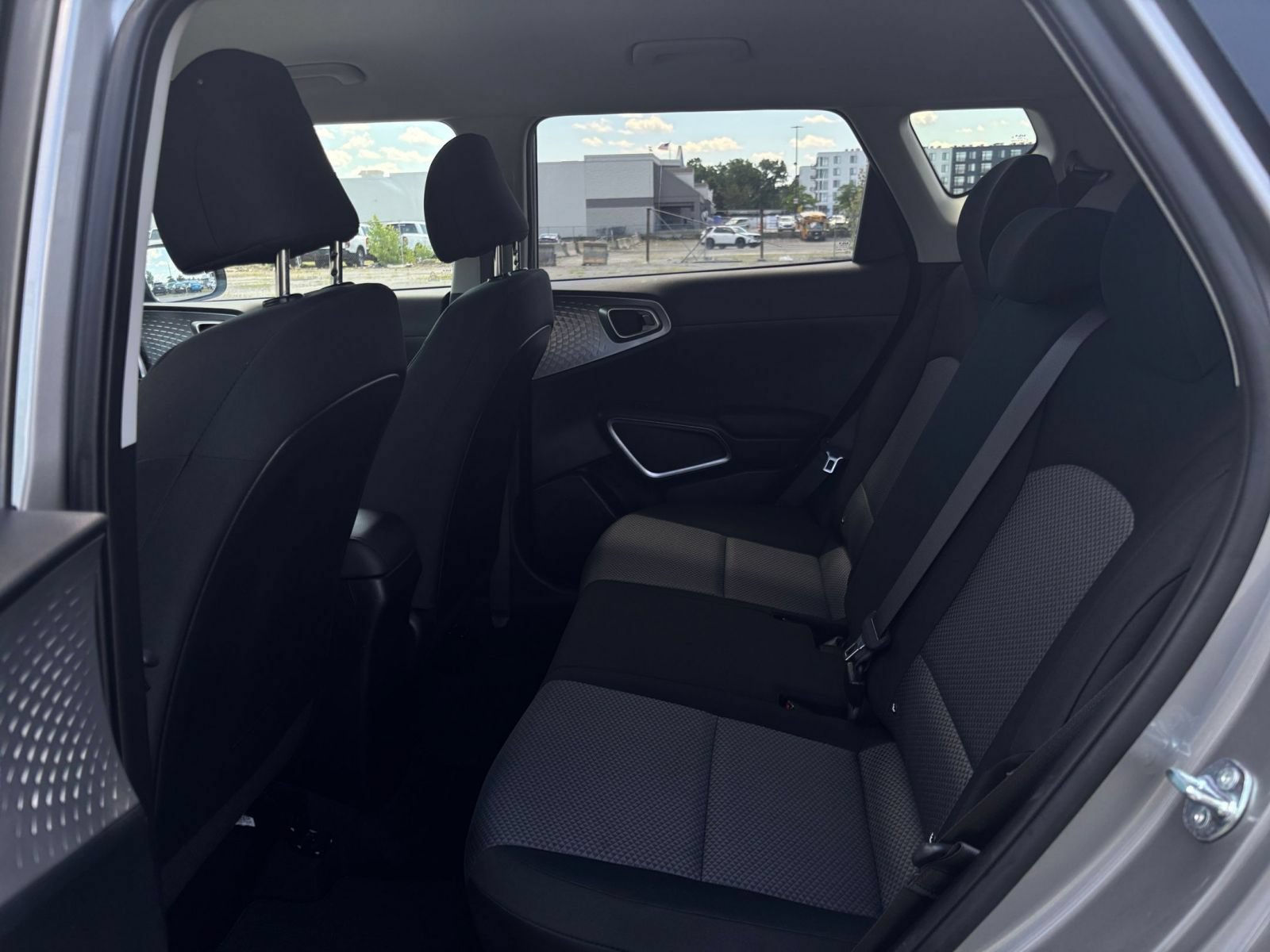 Used 2025 Kia Soul LX w/ LX Technology Package FWD image 17