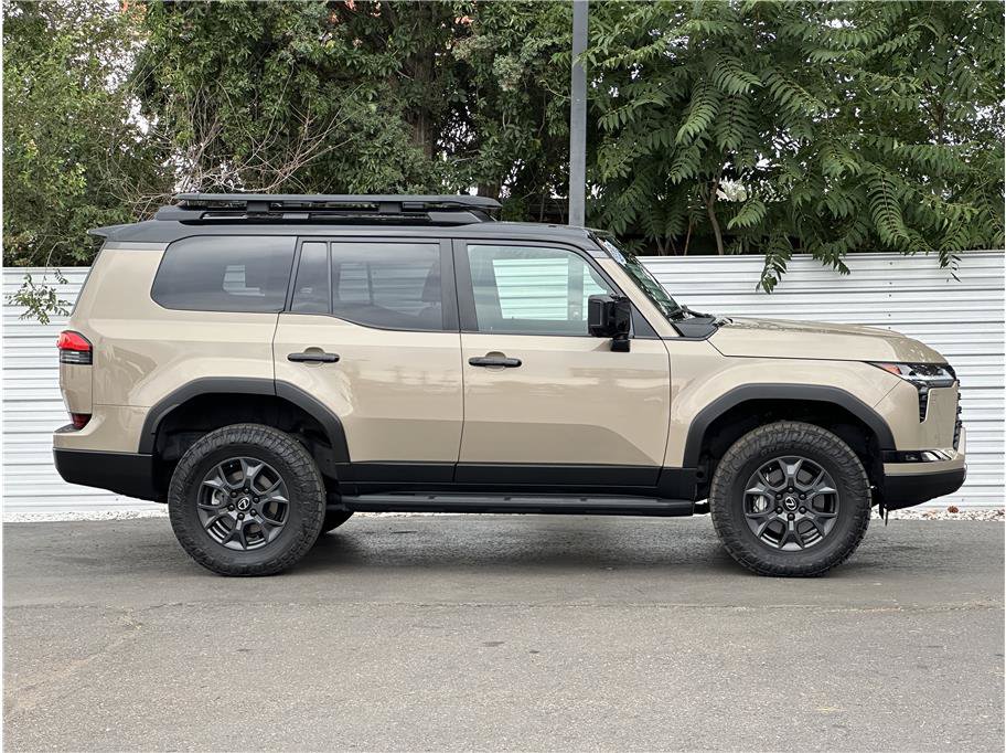 Used 2025 Lexus GX 550 AWD/4WD image 9
