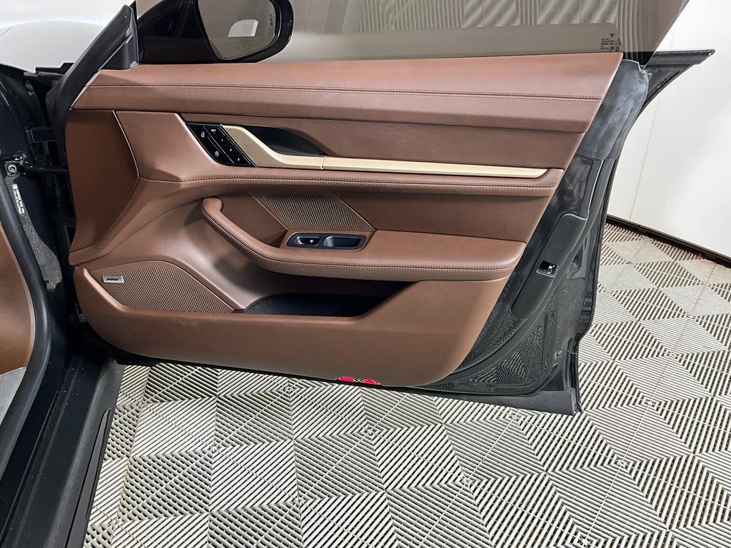 Used 2020 Porsche Taycan Turbo image 23