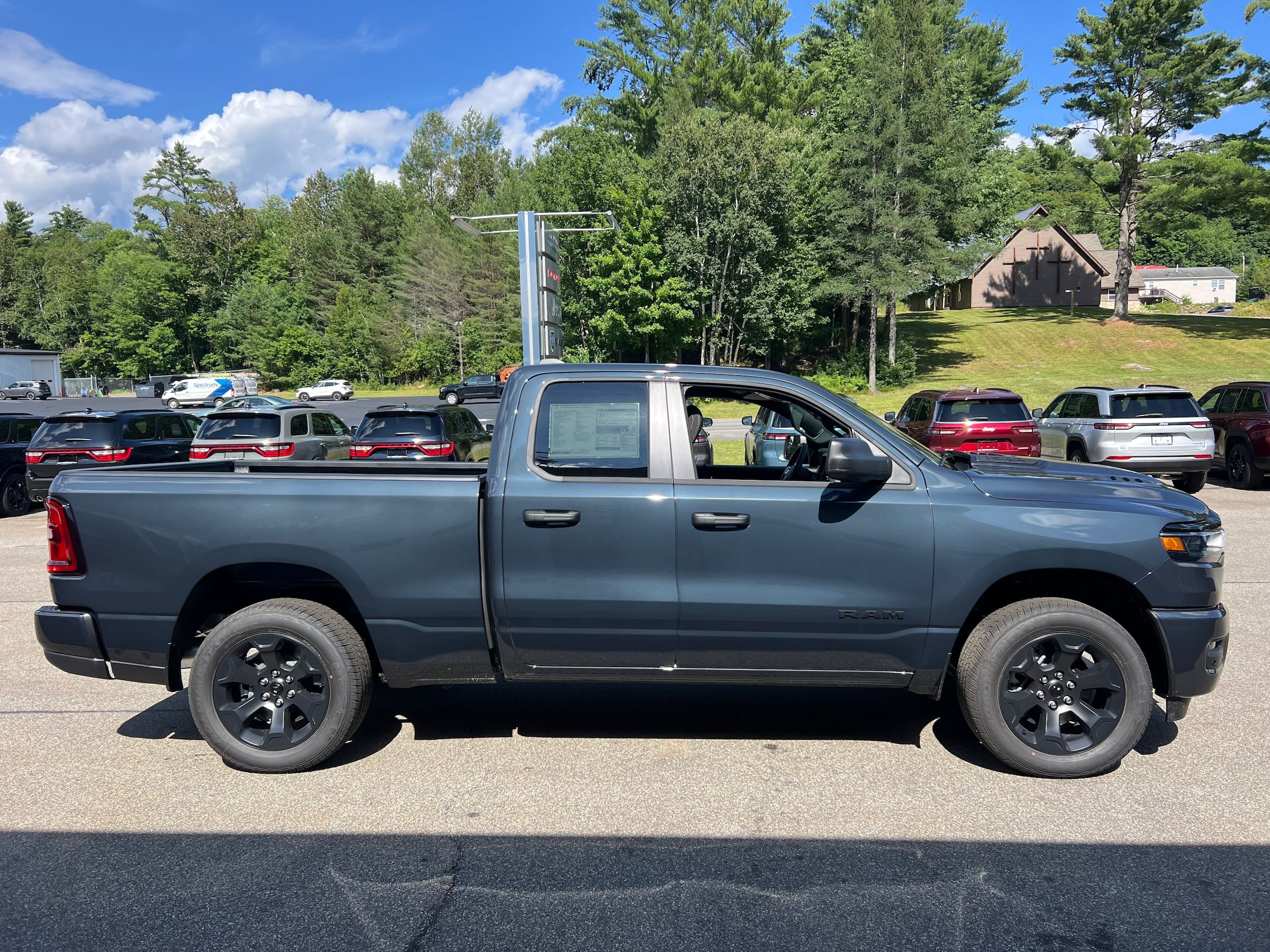 New 2026 RAM 1500 Express AWD/4WD image 4