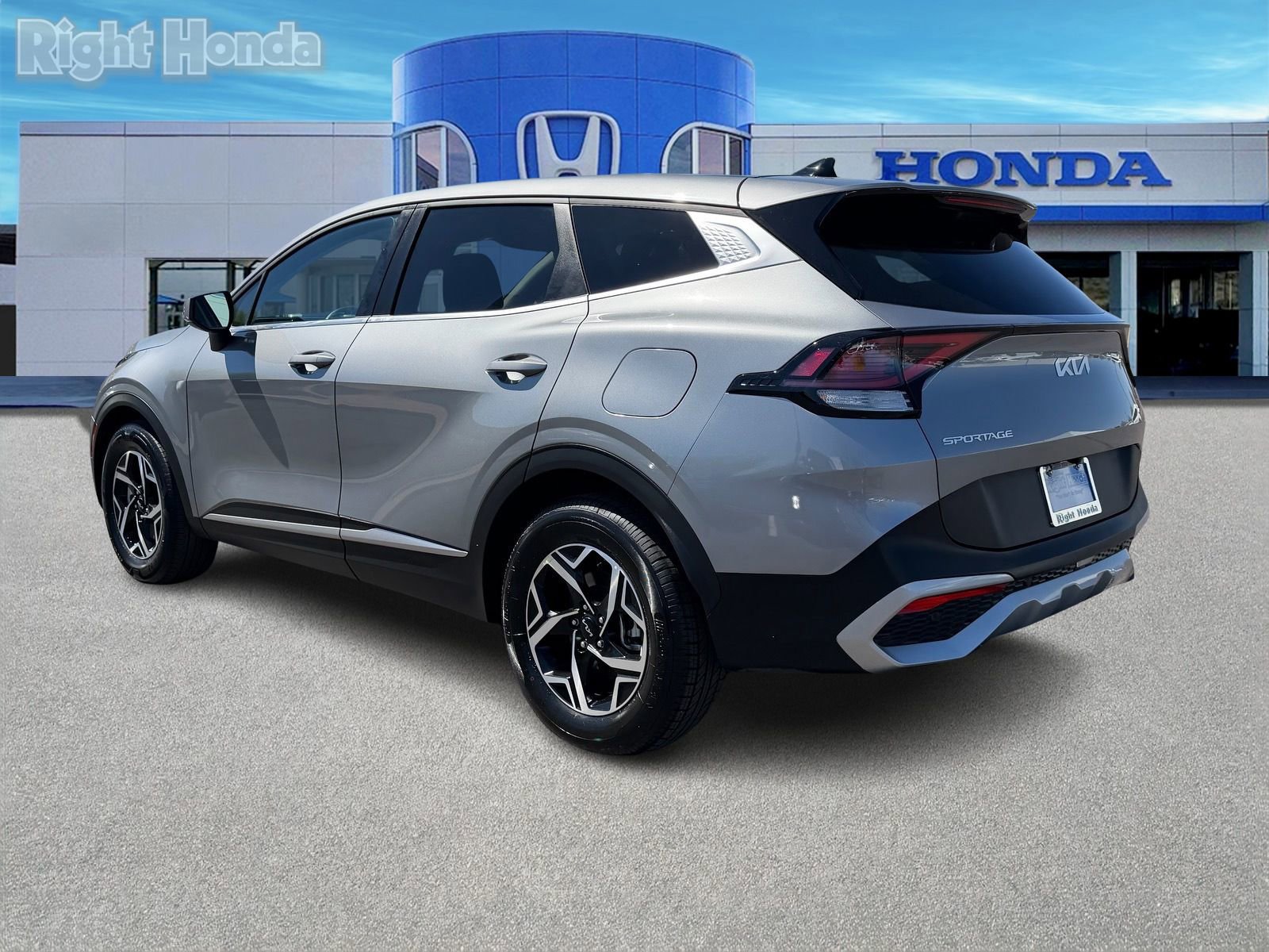 Used 2025 Kia Sportage LX image 4