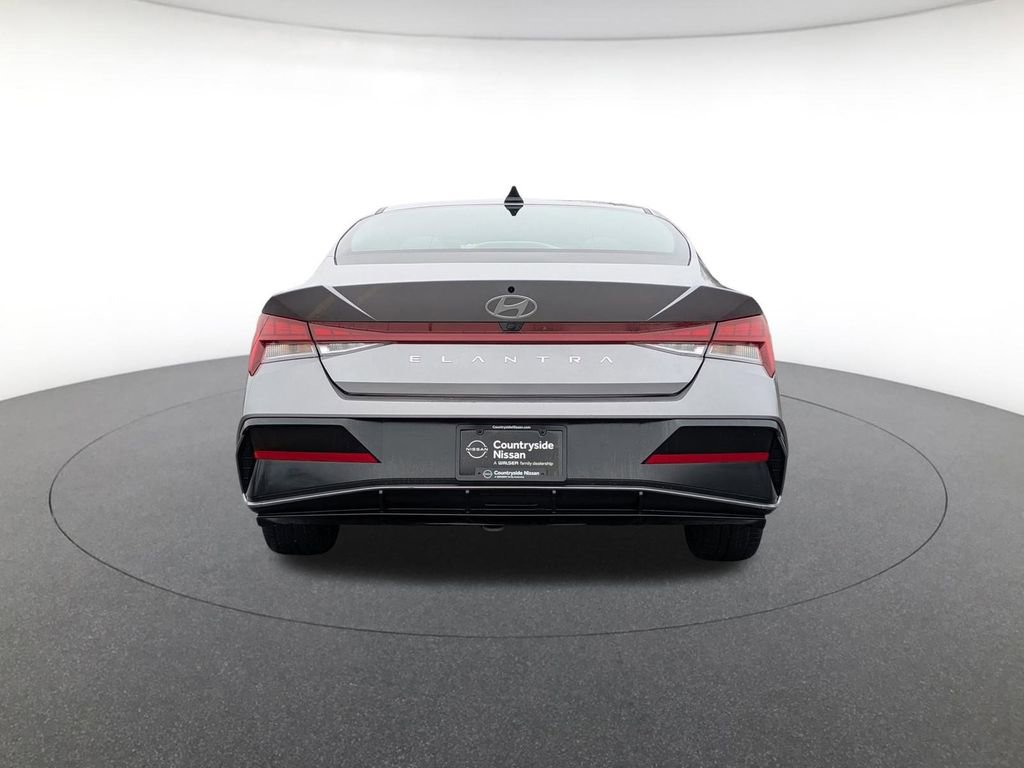 Used 2025 Hyundai Elantra SEL FWD image 6