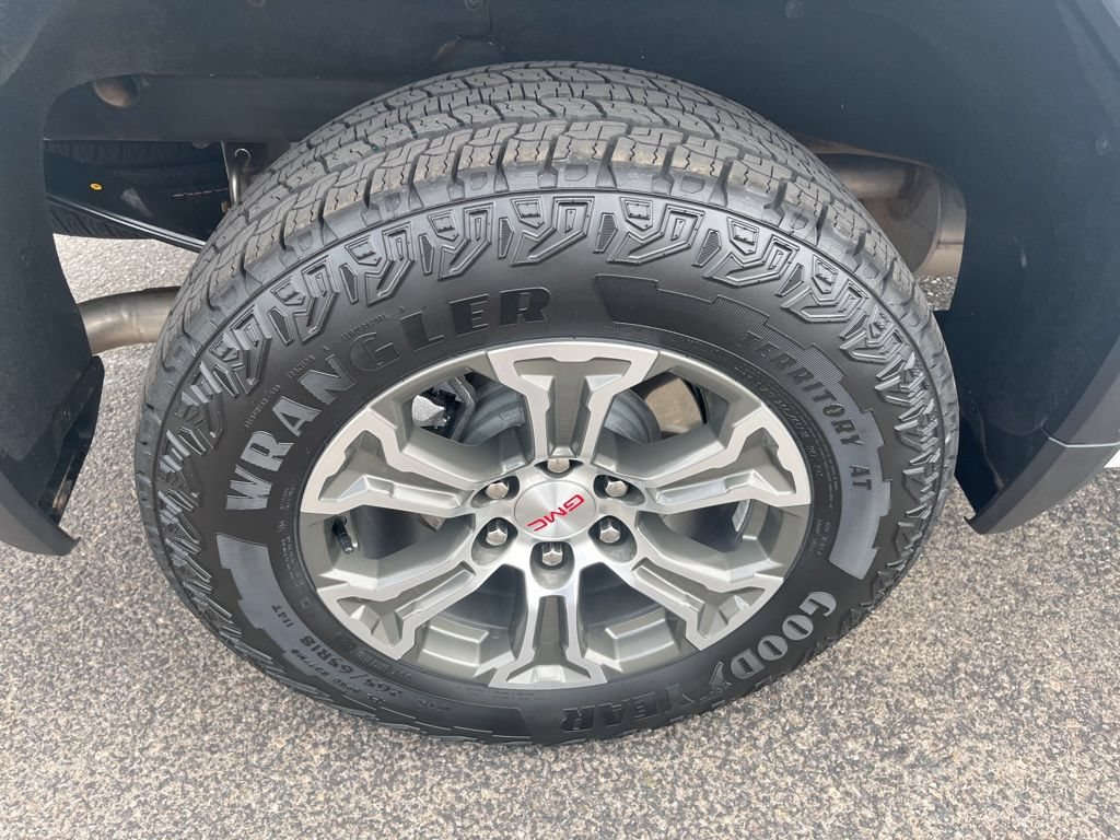 Certified 2025 GMC Sierra 1500 SLT AWD/4WD image 26