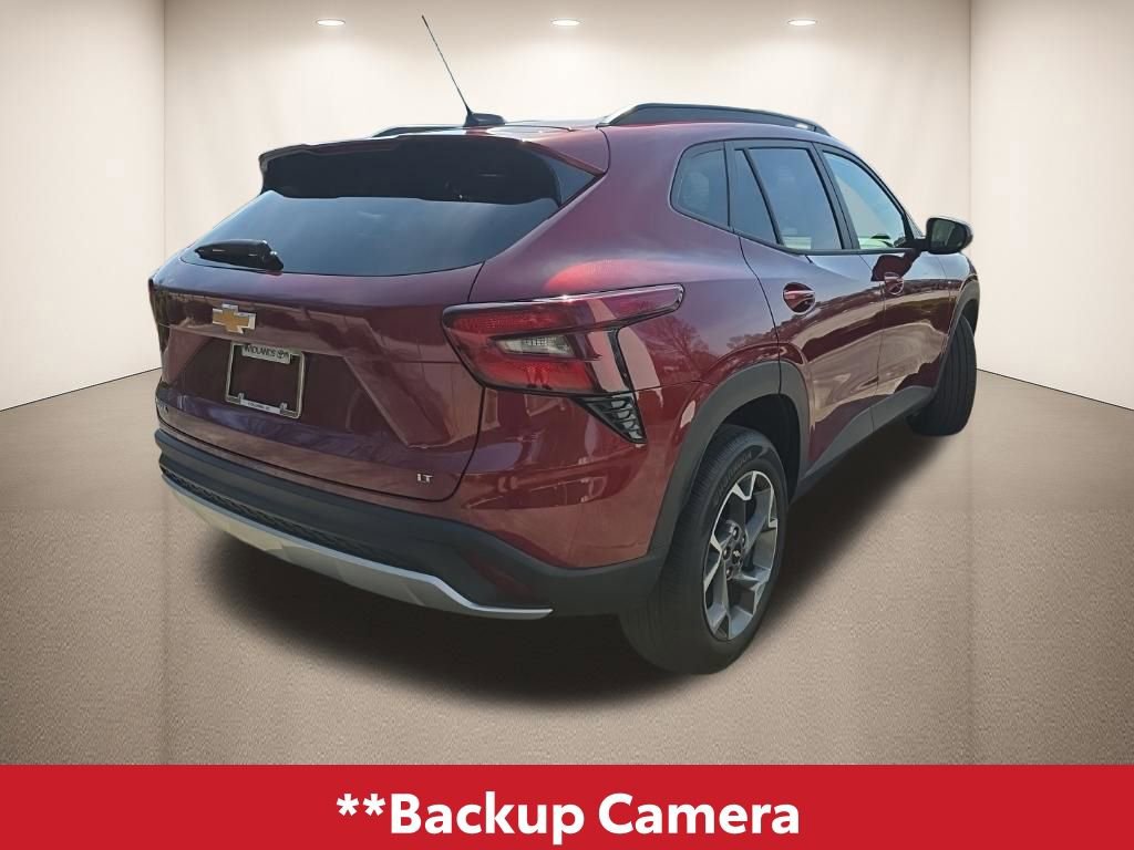 Used 2025 Chevrolet Trax LT w/ LT Convenience Package image 4