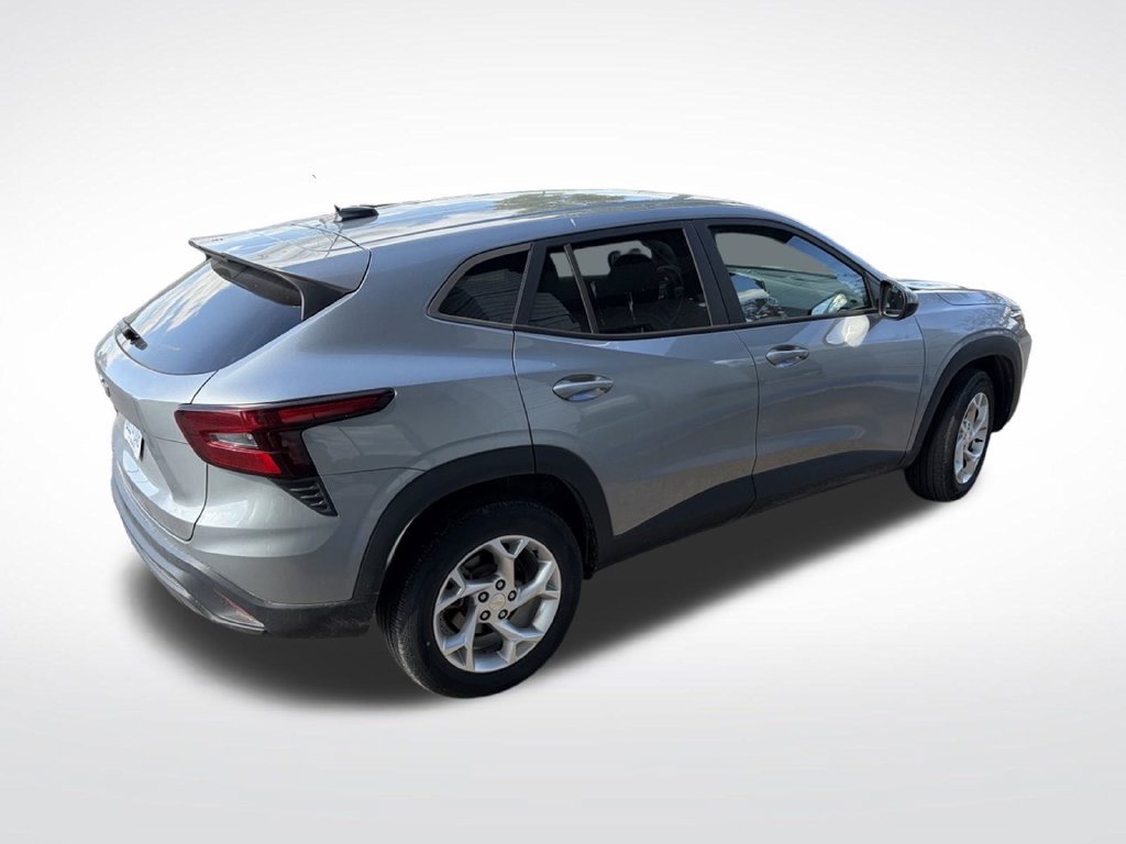 Used 2024 Chevrolet Trax LS w/ LS Convenience Package FWD image 8