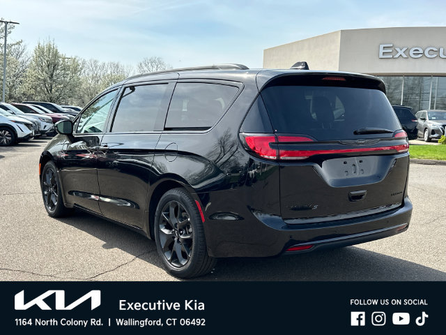 Used 2025 Chrysler Pacifica Limited FWD image 4