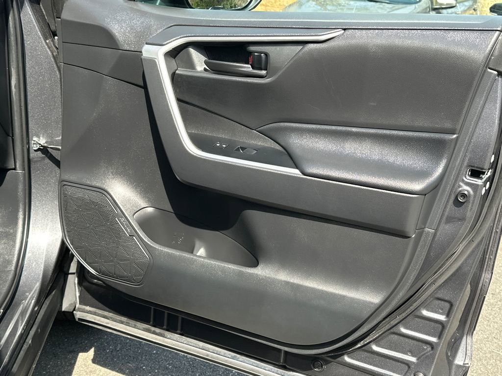 Certified 2020 Toyota RAV4 LE image 9