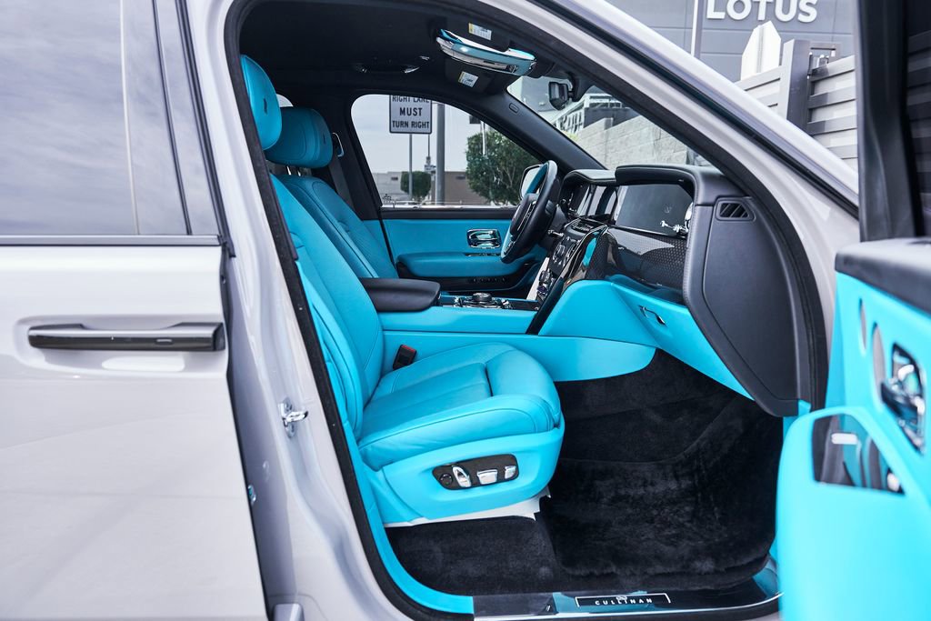 Used 2025 Rolls-Royce Cullinan Black Badge image 23