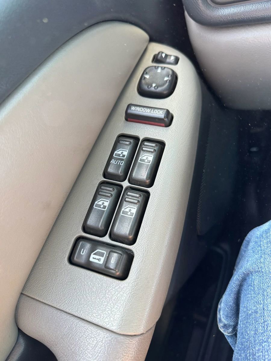 Used 2002 GMC Yukon SLE image 30