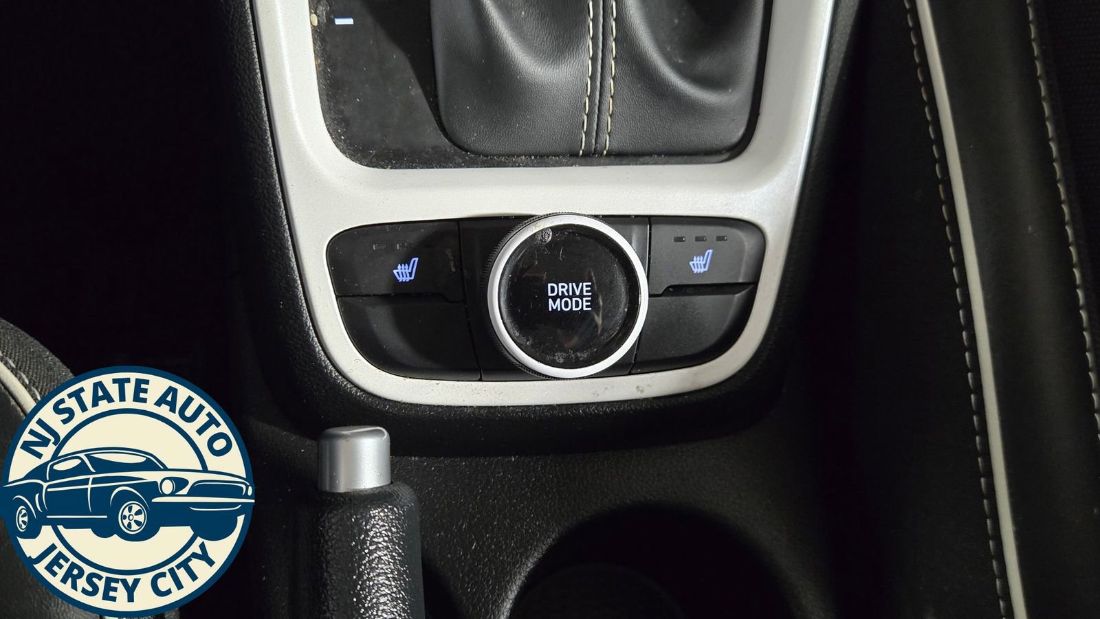 Used 2022 Hyundai Venue Limited FWD image 19