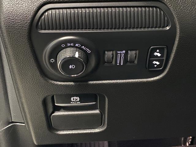 Used 2023 Jeep Wagoneer L Series III w/ Preferred Equipment Group image 26