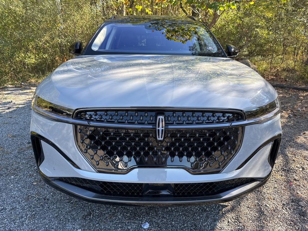 New 2026 Lincoln Nautilus Reserve w/ Jet Appearance Package image 2