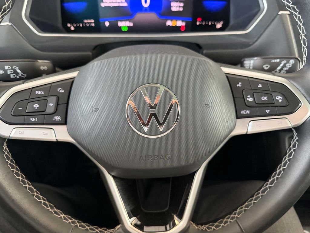 Used 2022 Volkswagen Tiguan SE AWD/4WD image 12
